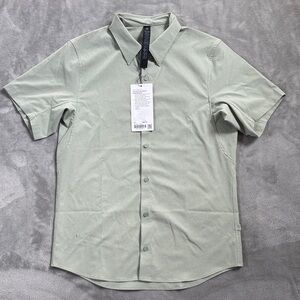 NWT men’s Lululemon airing easy short sleeve, size medium